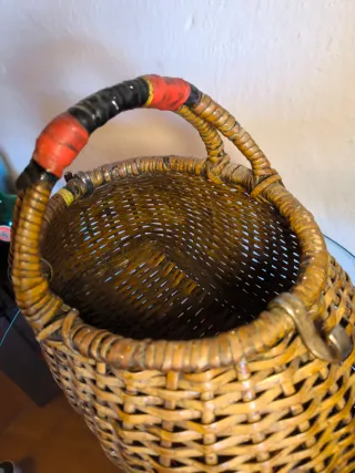 Autentica canasta cesta de pesca antigua de mimbre