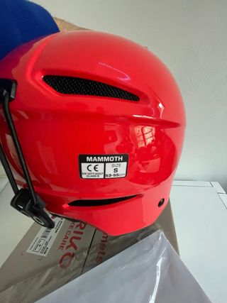 Casco de esquí infantil Briko rojo sin estrenar
