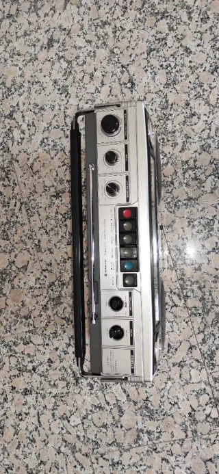 Radio Cassette Sanyo M9940K Plata