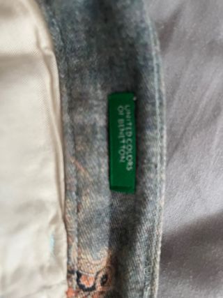 Pantalón denim estampado