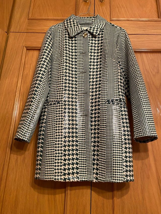 Abrigo estampado verde y beige