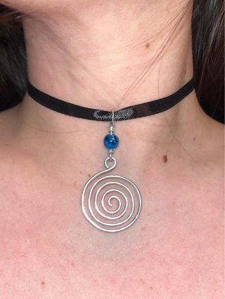 Collana Choker Fatta a Mano con Ciondolo Spirale