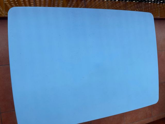 Tavolo in plastica blu