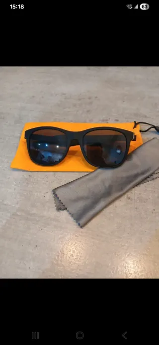 Occhiali da sole neri UV400