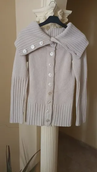 Jersey beige con cuello ancho