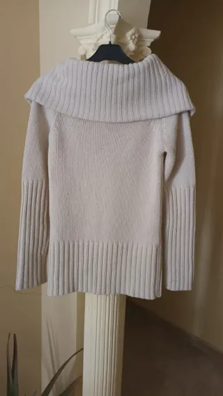 Jersey beige con cuello ancho