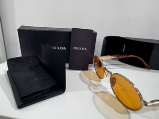 Gafas de sol Prada doradas y naranjas