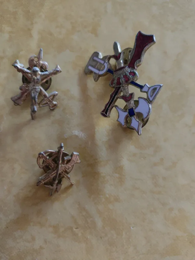 Lotto di 3 spille della Legione Spagnola - Emblemi.