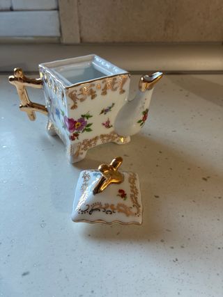 Scatoline di porcellana decorate