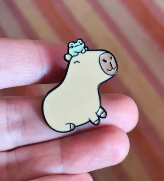 Pin Capibara con Ranita