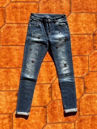 Jeans Monday taglia S con applicazioni