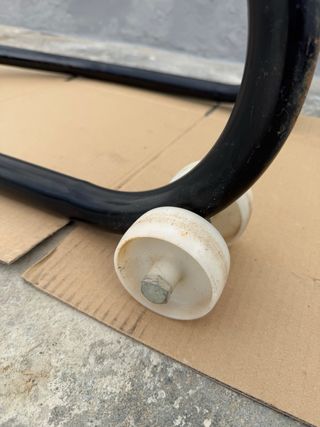 Caballete delantero moto negro