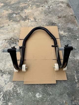 Caballete delantero moto negro