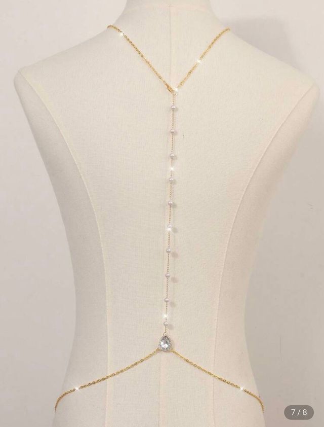 Joyería para espalda dorada