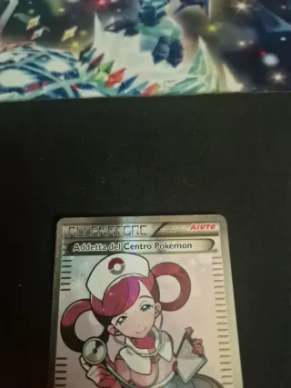 Addetta del Centro Pokémon 105/106