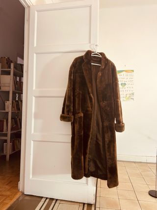 Abrigo largo marrón mouton