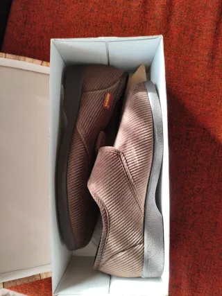 Zapatillas de casa Garzón talla 43 sin usar