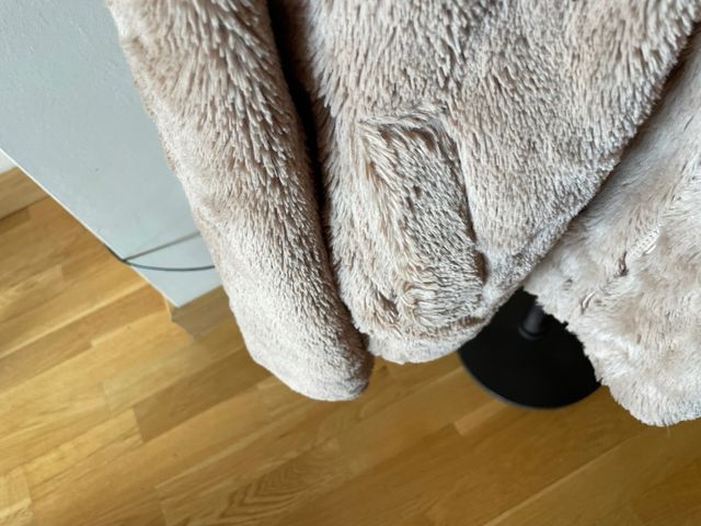 Chaqueta peluche Bershka beige mujer