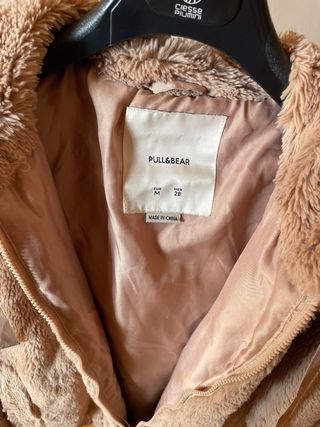 Chaqueta peluche Bershka beige mujer