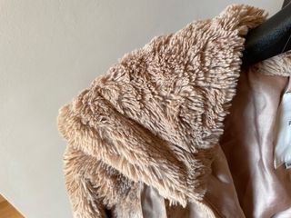 Chaqueta peluche Bershka beige mujer