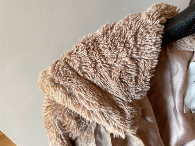 Chaqueta peluche Bershka beige mujer