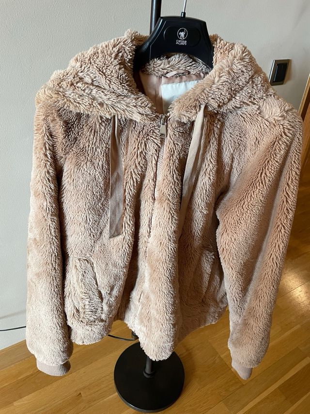 Chaqueta peluche Bershka beige mujer