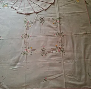 Tovaglietta da tè ricamata + 6 tovaglioli