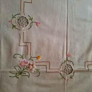 Tovaglietta da tè ricamata + 6 tovaglioli
