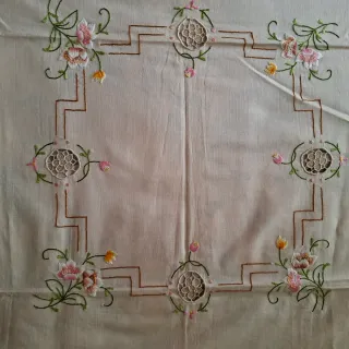 Tovaglietta da tè ricamata + 6 tovaglioli