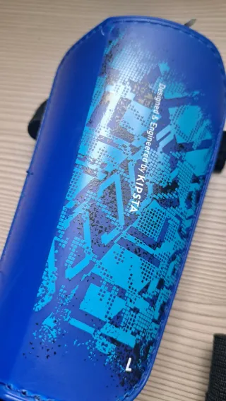 Espinilleras Fútbol Kipsta Azul.