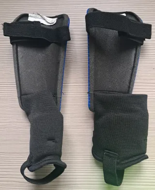 Espinilleras Fútbol Kipsta Azul.