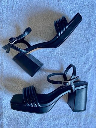 Sandalias negras de piel