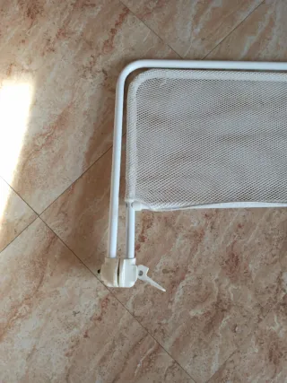 Barrera seguridad cama infantil 140cm de Jané