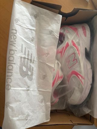 Zapatillas New Balance rosas y blancas