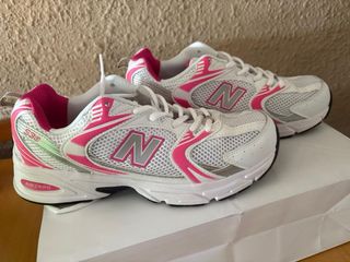 Zapatillas New Balance rosas y blancas