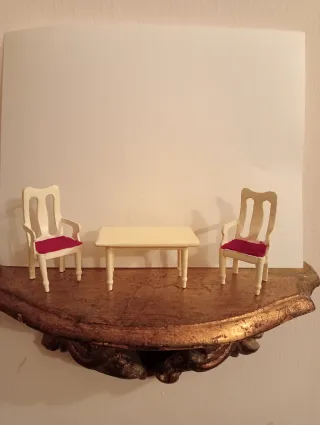 Miniature casa bambole: 2 sedie + tavolo