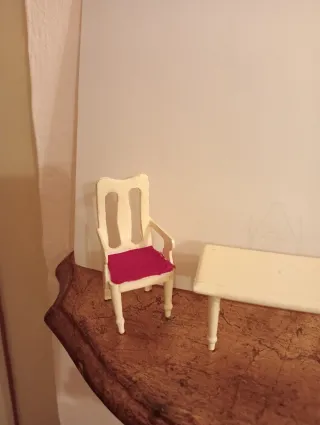 Miniature casa bambole: 2 sedie + tavolo