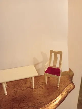 Miniature casa bambole: 2 sedie + tavolo