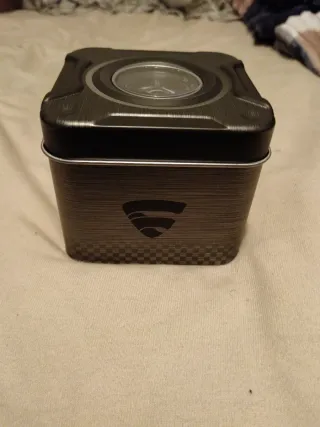 Reloj de pulsera plateado y negro