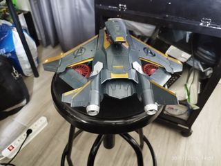 Quinjet Vengadores con Figuras Spiderman Iron Man