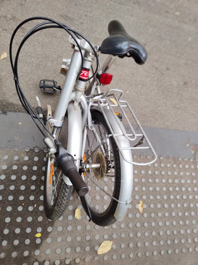 Bicicleta plegable Racer plateada