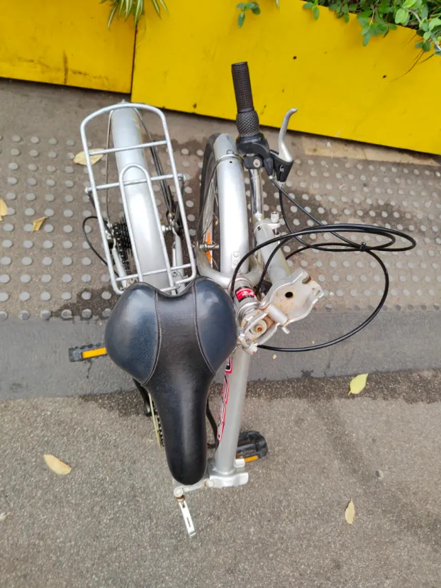 Bicicleta plegable Racer plateada