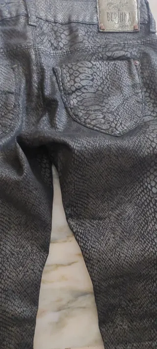 Pantalones efecto piel animal print