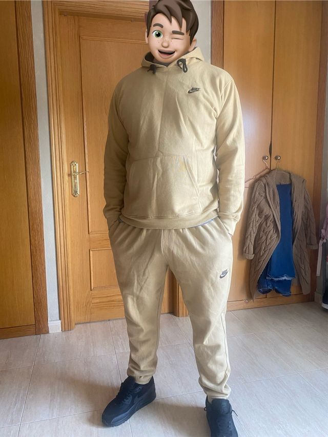 Conjunto deportivo Nike beige
