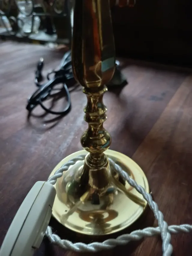 Lampada da tavolo dorata