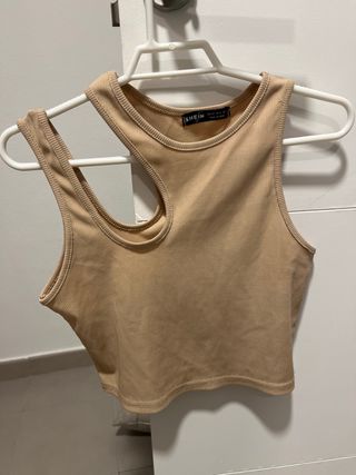 Top SHEIN beige asimétrico