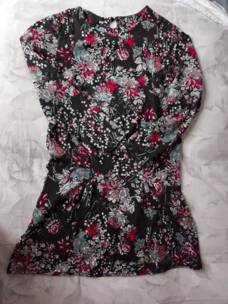 Vestido de punto floral negro y rojo