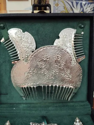 Aderezo y peinetas de plata niña