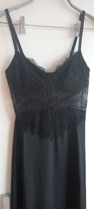 Vestido negro encaje