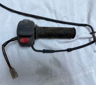 Puño Acelerador Majesty con Botón Arranque